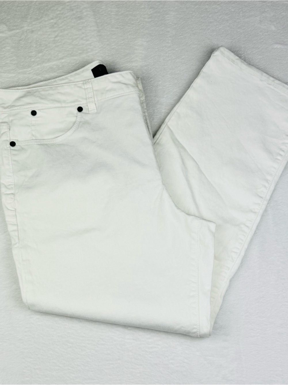 Talbots White Denim Cropped Jeans. Women’s size 12. Great preowned condition.
